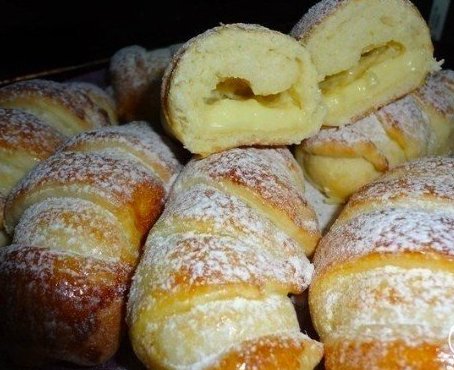Самые вкусные булочки, которые я пробовала Ингредиенты:для теста:380 гр. муки5 гр.- сухих дрожжей или(15 гр. живых)75 гр. сахарного пескащепотка соли15 гр.- сухого молока или (растворимые сливки