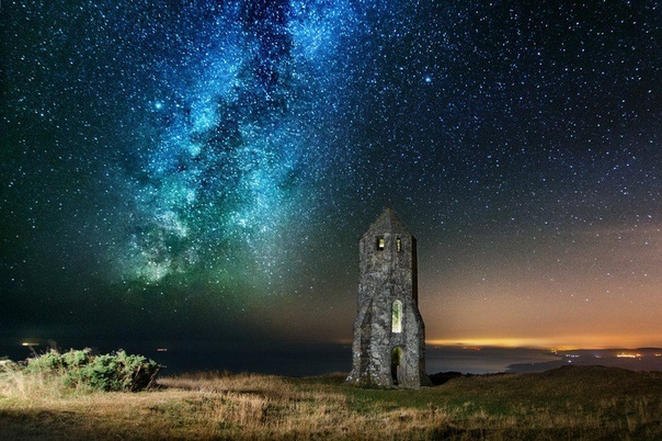 5 самых уникальных и знаменитых маяков в мире Маяк Ар Мен (фр. Le phare dAr-Men, в перев. с брет. «скала») - расположен на береговом рифе острова Иль-де-Сен, Бретань, Франция. Считается одним